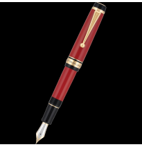 PILOT PLUMA ESTILOGRÁFICA CUSTOM 845. CUERPO FABRICADO CON EBONITA Y LACA ROJA URUSHI. PLUMÍN DE ORO BICOLOR DE 18 KILATES. PLUM